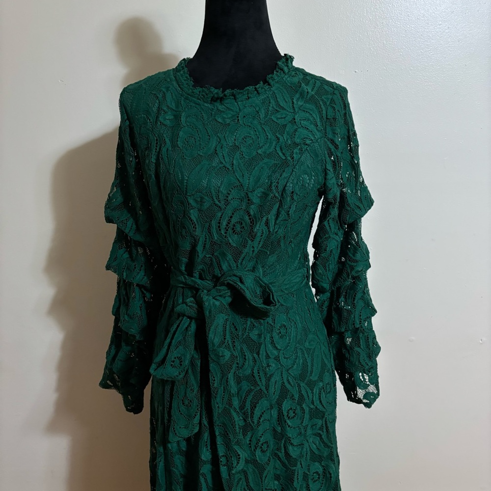 Elegant Forest Green Lace Dress